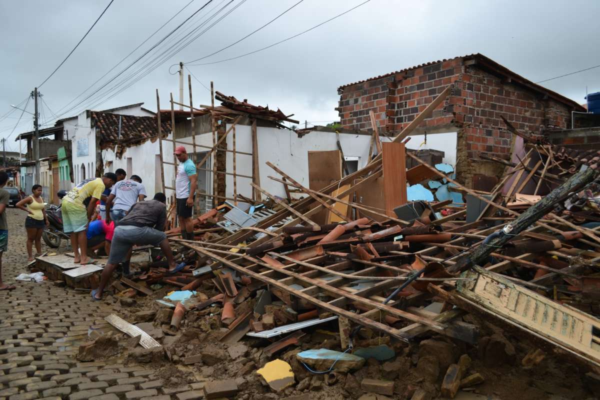 CENAS FORTES Vídeo que mostra drama dos atingidos pelas enchentes na Bahia causa comoção na