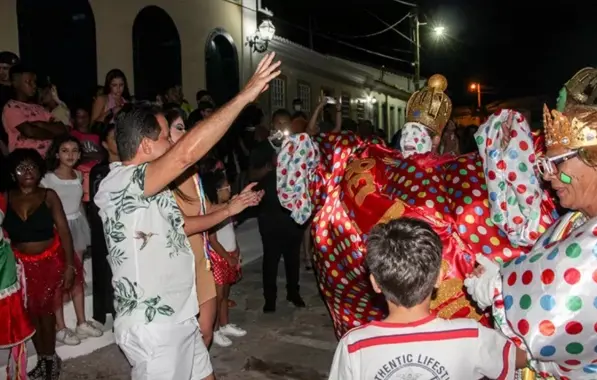 Rei Momo recebe as chaves da cidade e o carnaval toma conta do Rio